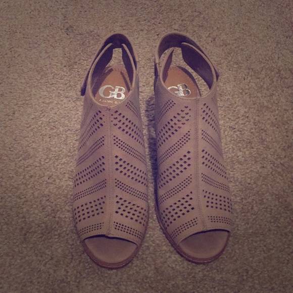 Gianni Bini open toed block sandals - Picture 2 of 4